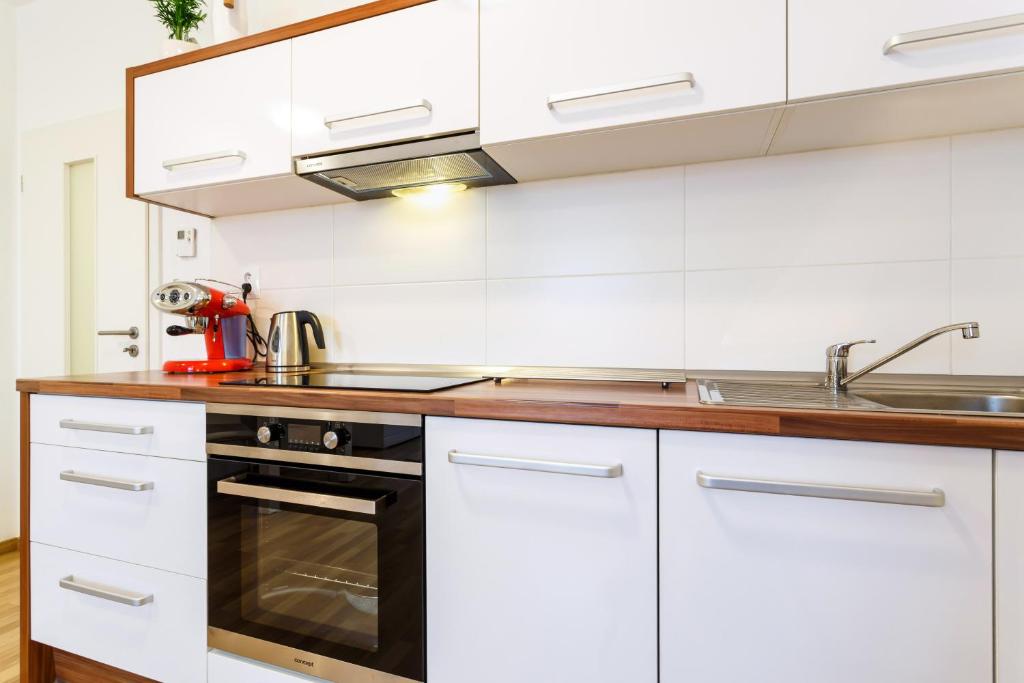 Kuchnia lub aneks kuchenny w obiekcie Golden Apartments Rezidence Nová Karolina