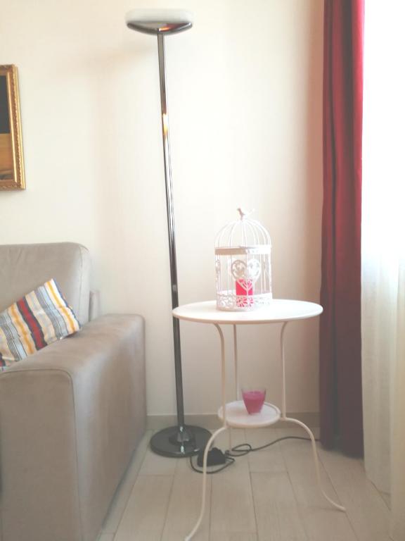 A seating area at Siena Home And Sailing