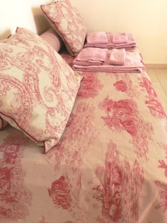 A bed or beds in a room at Siena Home And Sailing
