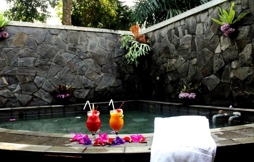Bazén v ubytování Sari Ater Hotel & Resort nebo v jeho okolí