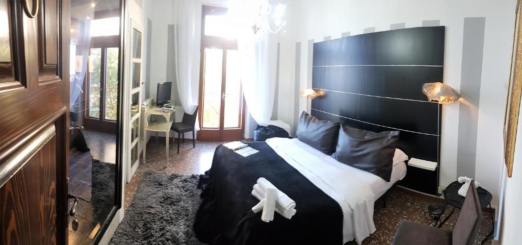 Postel nebo postele na pokoji v ubytování Hotel Mignon