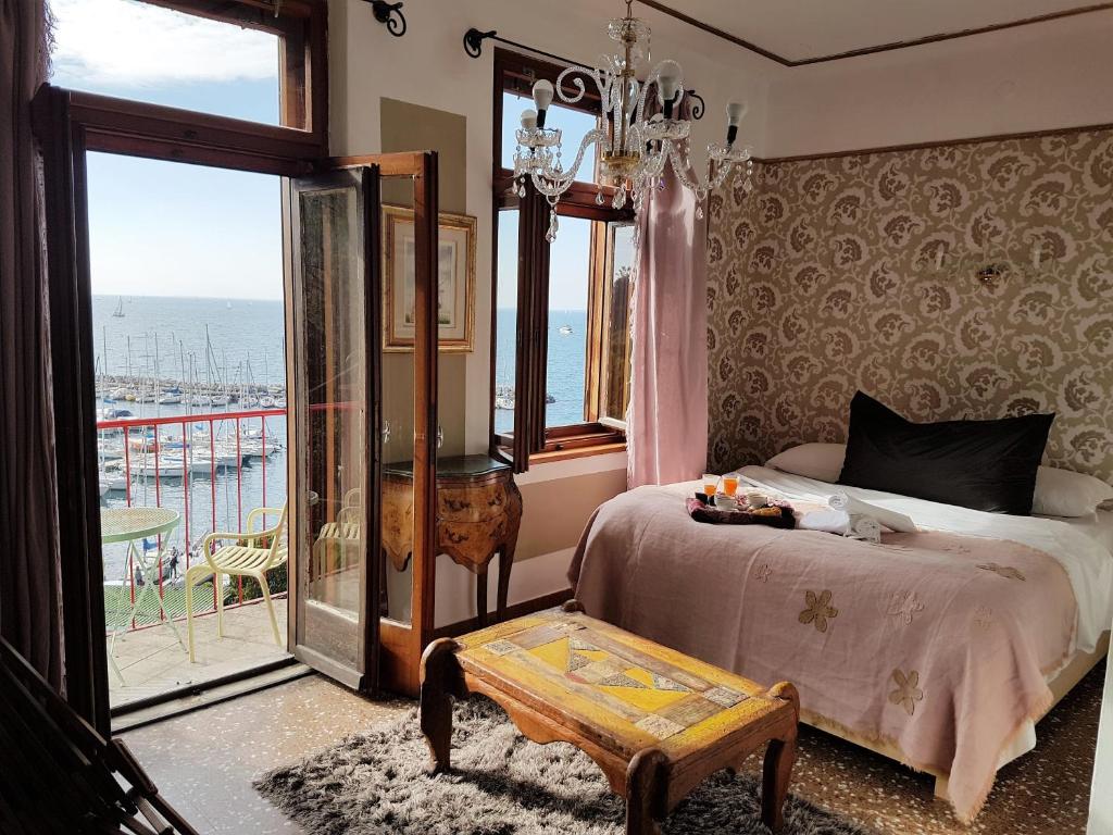 Postel nebo postele na pokoji v ubytování Hotel Mignon