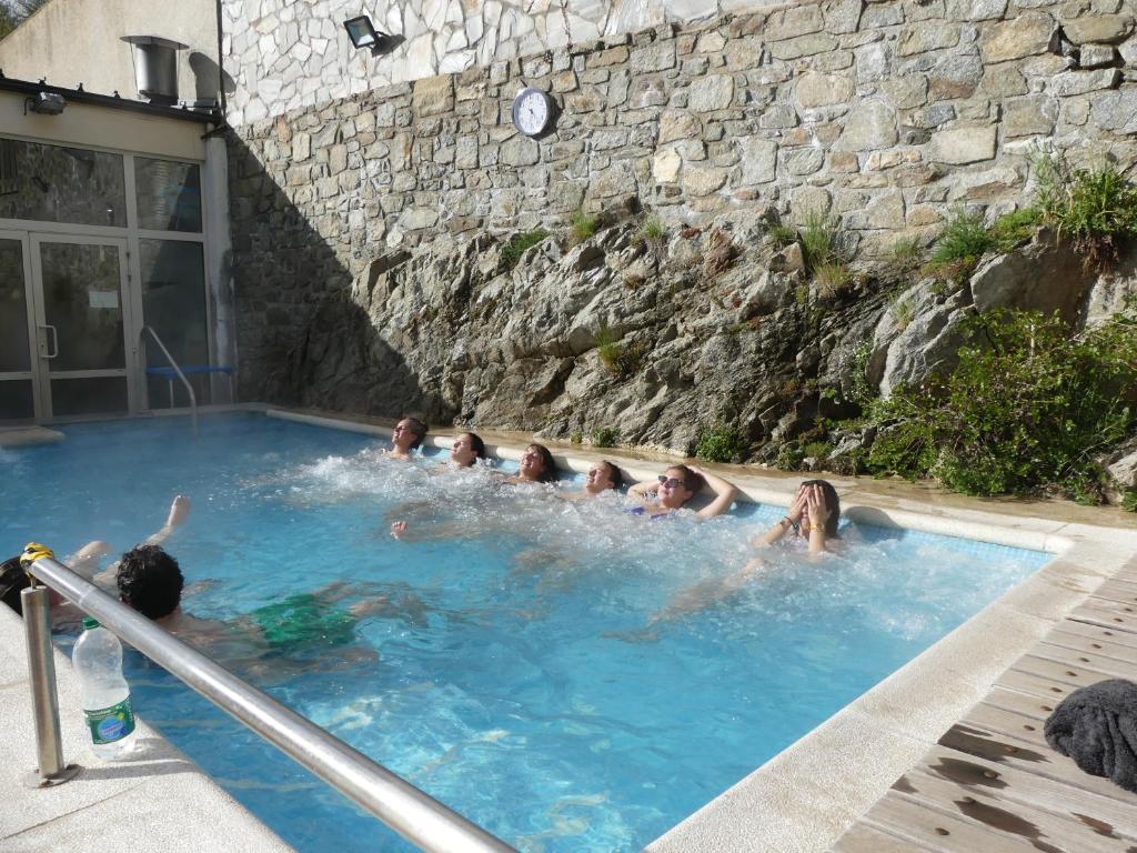 Bazén v ubytování Gîte de Llo - 16 Chambres privées - PDJ inclus nebo v jeho okolí