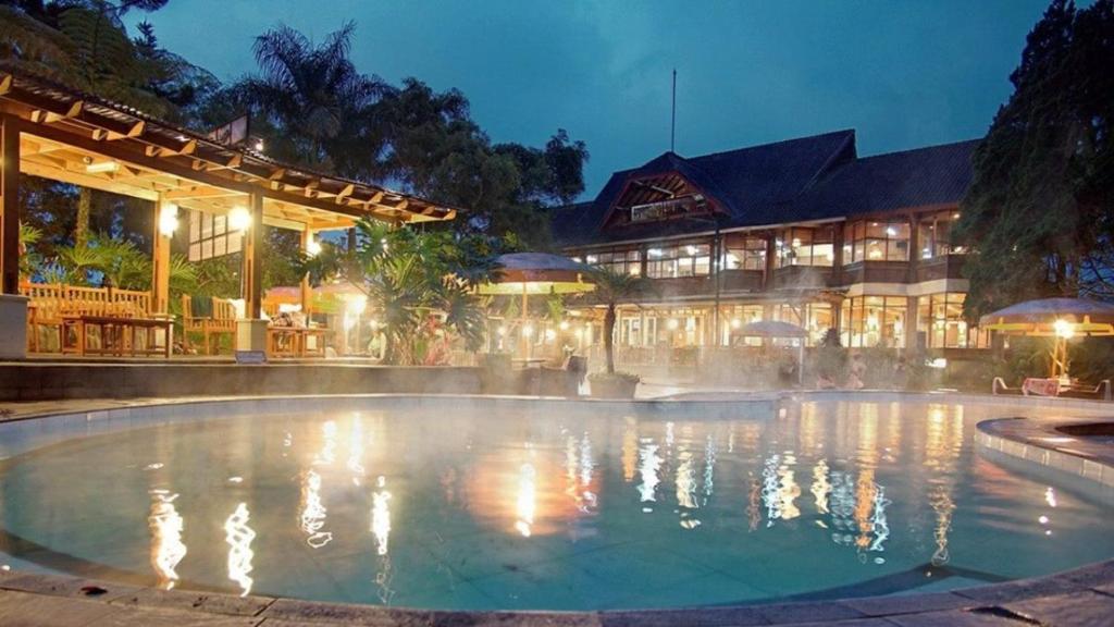 Kolam renang di atau di dekat Sari Ater Hotel & Resort
