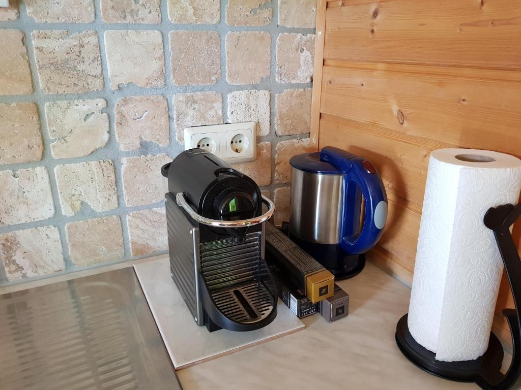 Příslušenství pro přípravu čaje a kávy v ubytování Ferienwohnung Nostalgie