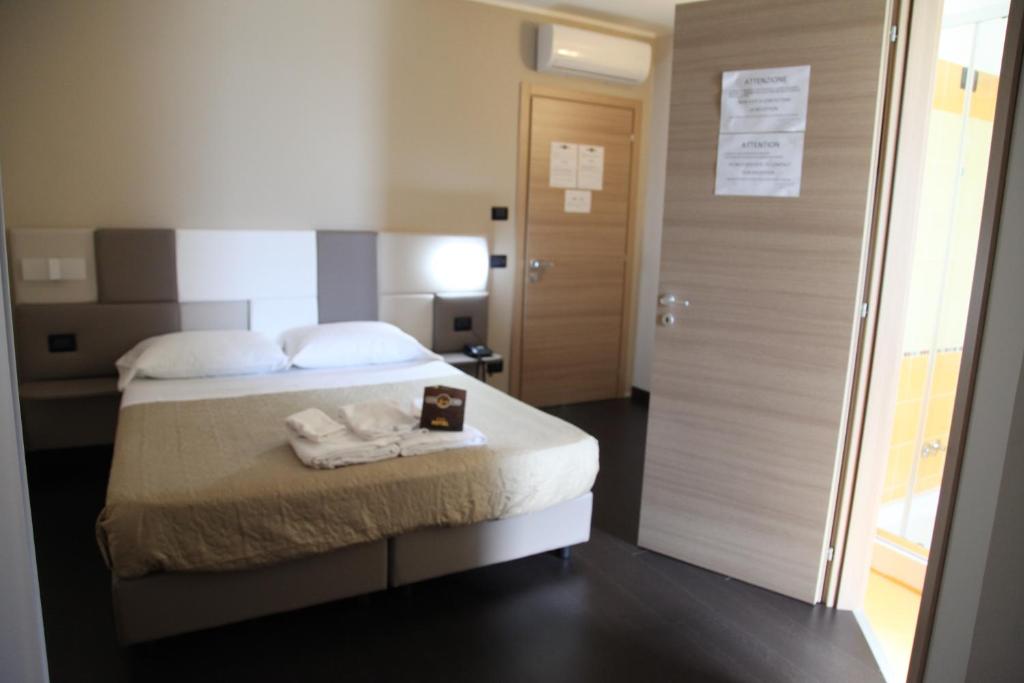 Postel nebo postele na pokoji v ubytování Hotel Sogni D'Oro Airport