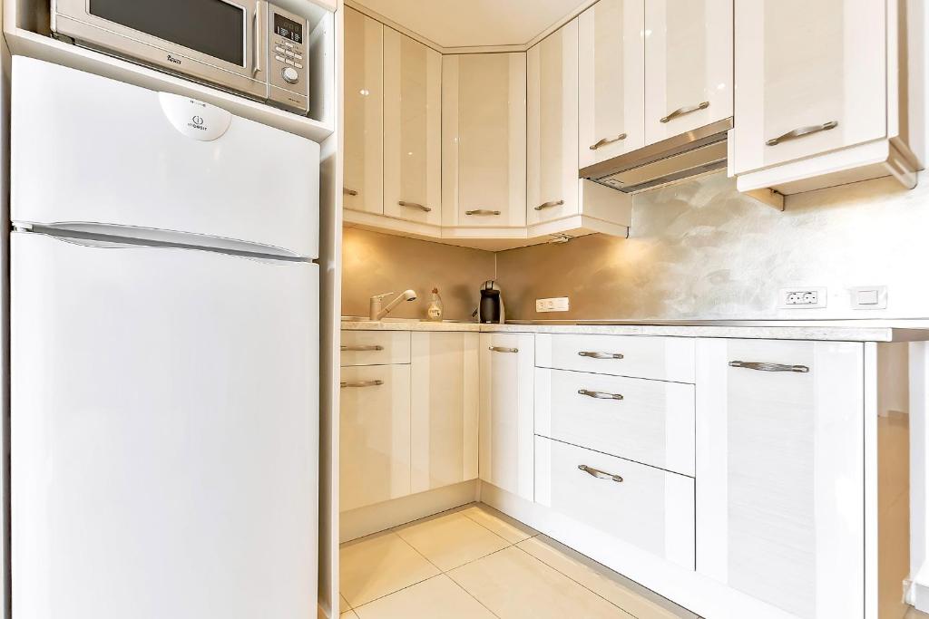 Kuchyň nebo kuchyňský kout v ubytování Apartamento Altamira