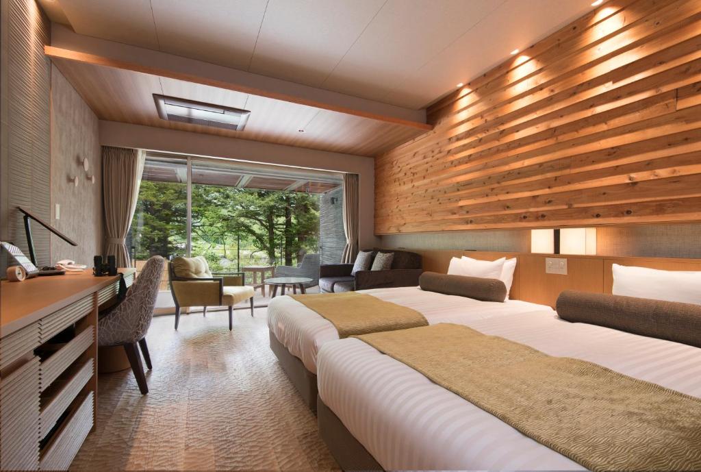 Postel nebo postele na pokoji v ubytování Kamikochi Hotel Shirakabaso