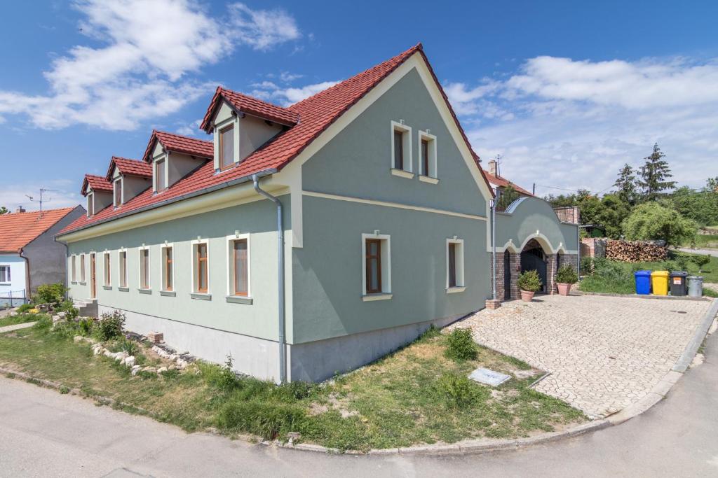 Budova, kde se aparthotel nachází