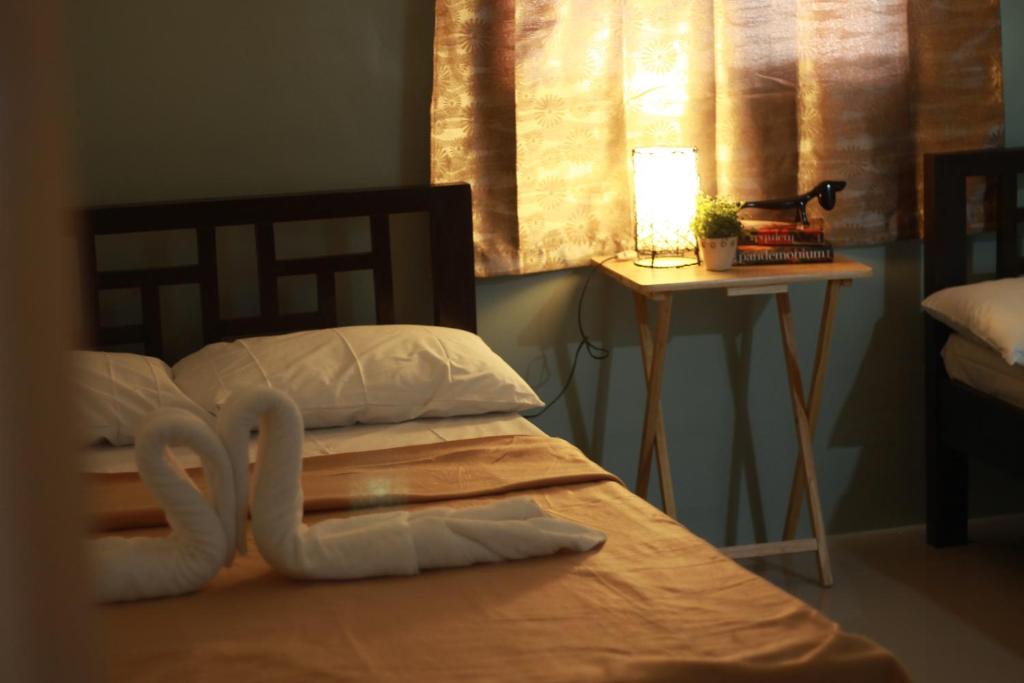 Postel nebo postele na pokoji v ubytování ParmView Inn