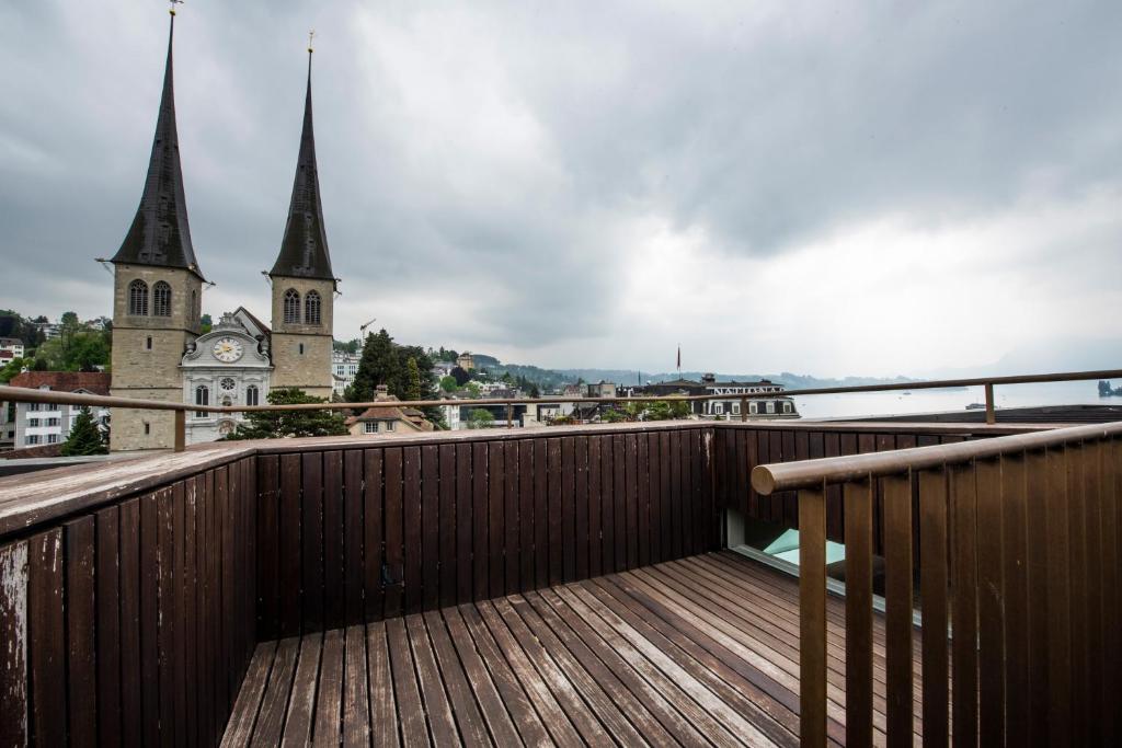 Lucerne Lake View Apartments - Apartment With City View
