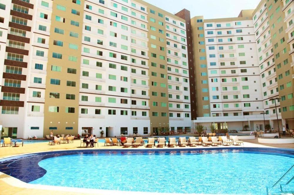  Flats Riviera Park