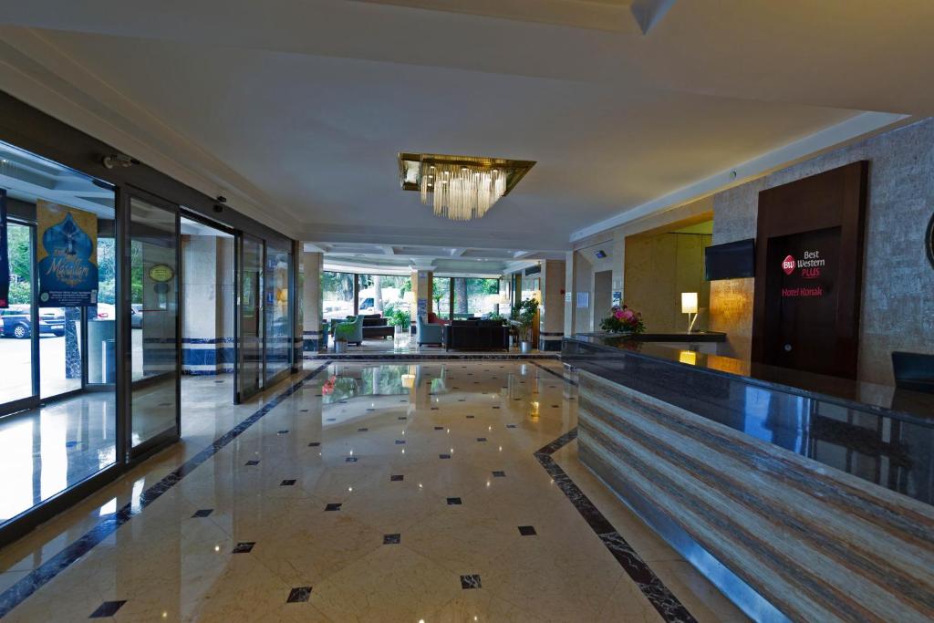 TV a/nebo společenská místnost v ubytování Best Western Plus Hotel Konak