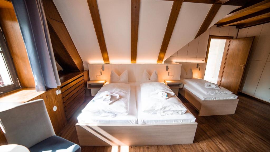 Postel nebo postele na pokoji v ubytování Gasthaus Zur Fähre