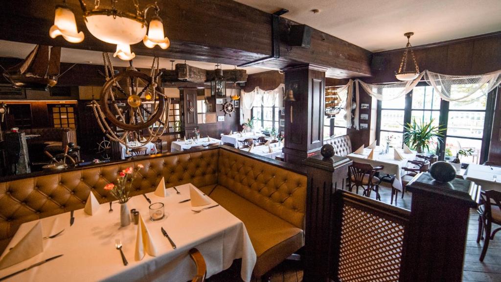 Restaurace v ubytování Gasthaus Zur Fähre