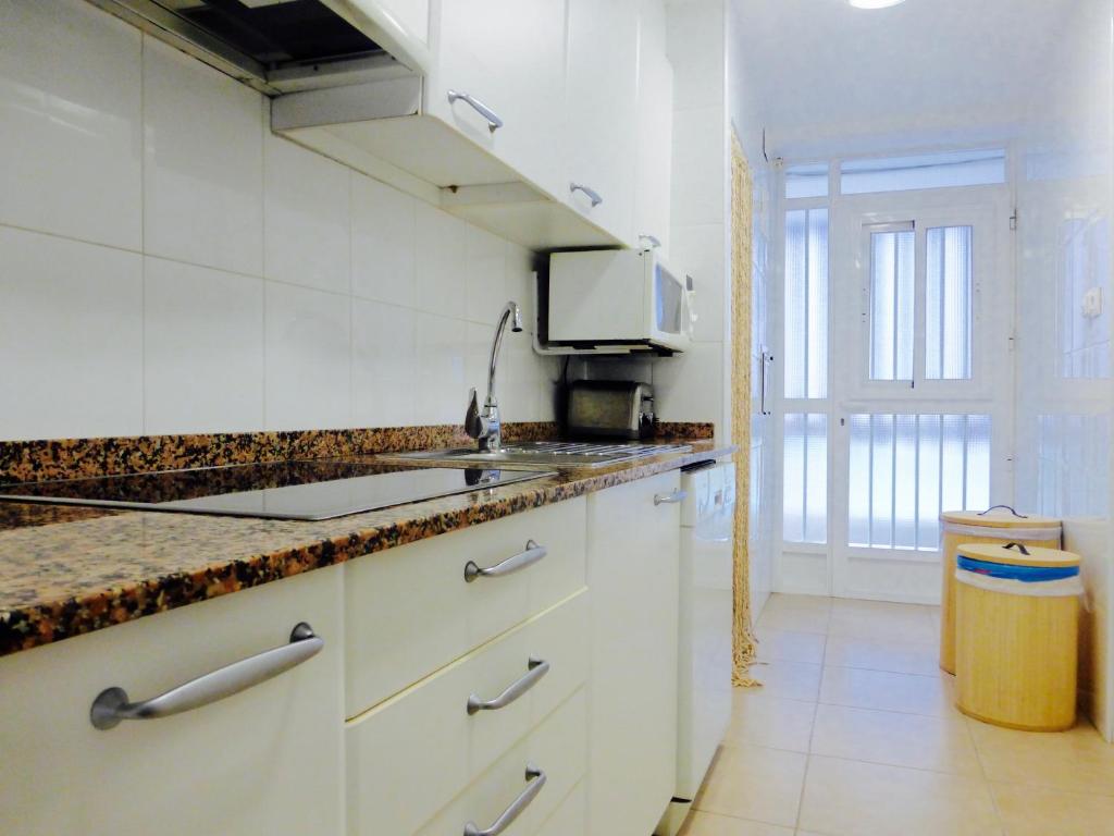 A kitchen or kitchenette at Family and Friends - San Juan Playa