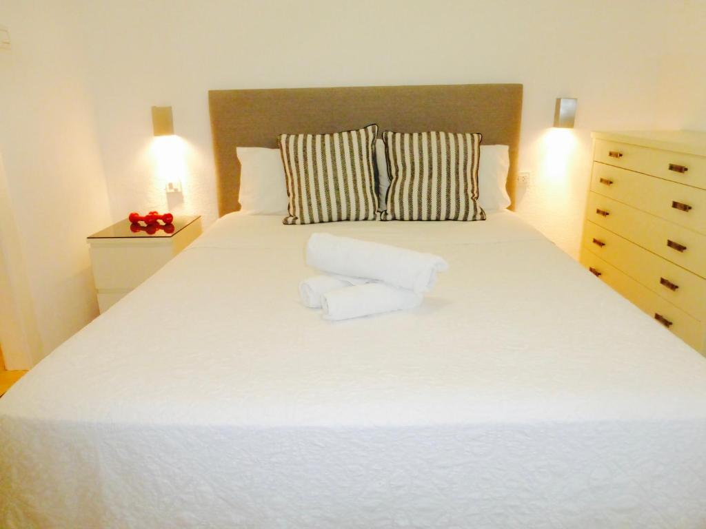 A bed or beds in a room at Family and Friends - San Juan Playa