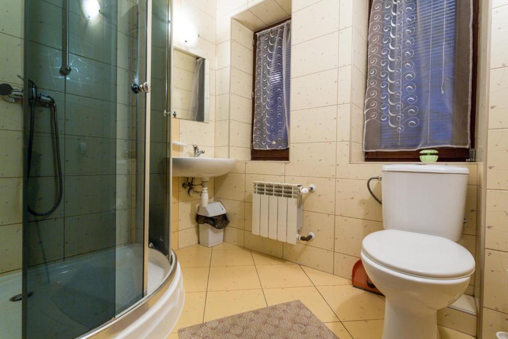 Kúpeľňa v ubytovaní Pokoje SIUCHAJSKO