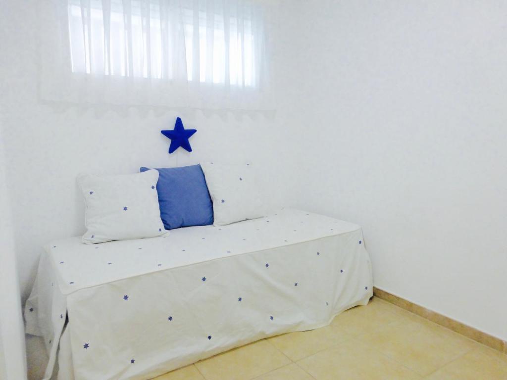 A bed or beds in a room at Family and Friends - San Juan Playa