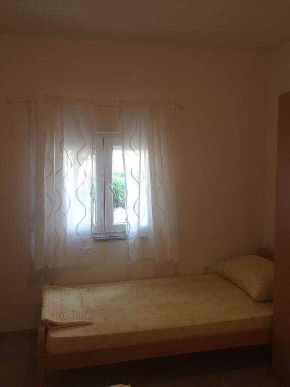 Postel nebo postele na pokoji v ubytování Apartment and Rooms Barbaric