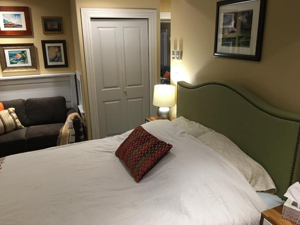 Robert Porter House Inn - Deluxe Queen Suite