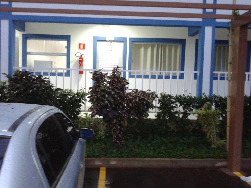 a car parked in front of a house at Lacqua DiROMA V in Caldas Novas