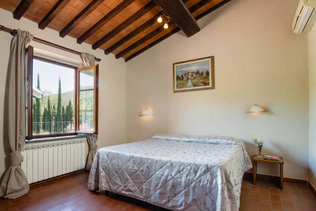 A bed or beds in a room at Villa Rinascimento Depandance