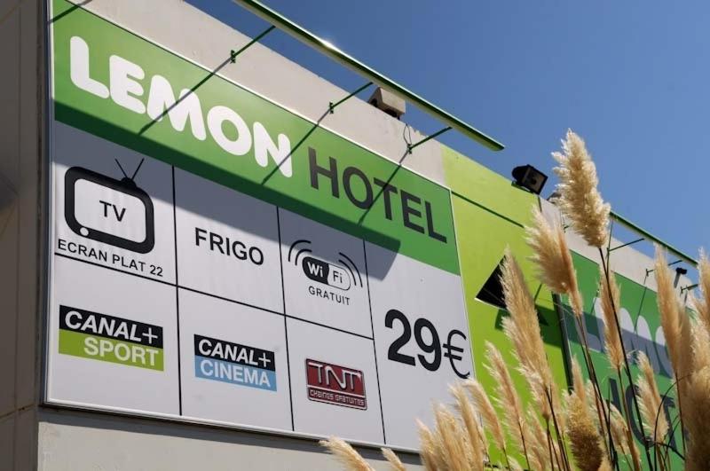 Certifikát, hodnocení, plakát nebo jiný dokument vystavený v ubytování Lemon Hôtel Avignon Rochefort