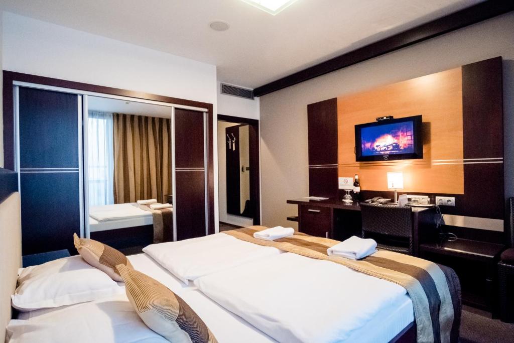 Posteľ alebo postele v izbe v ubytovaní Hotel Dolphin - Adult friendly