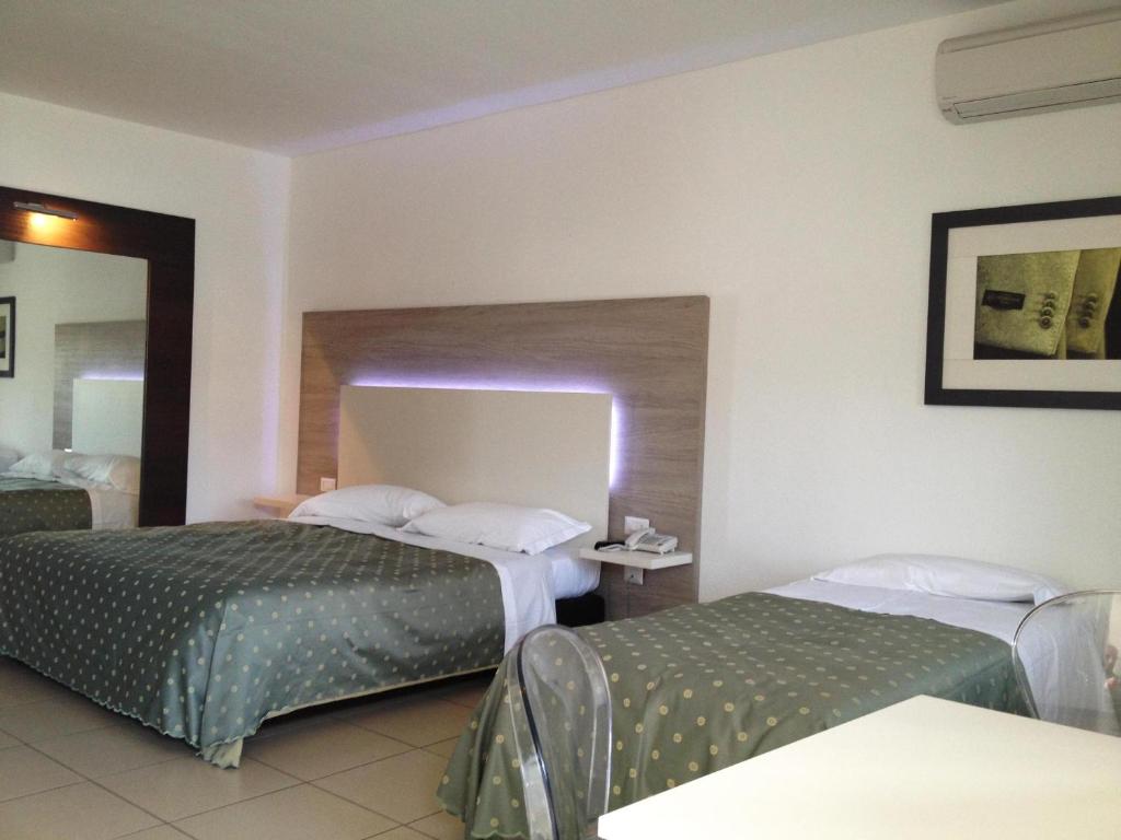 Postel nebo postele na pokoji v ubytování Hotel Ambrosio La Corte