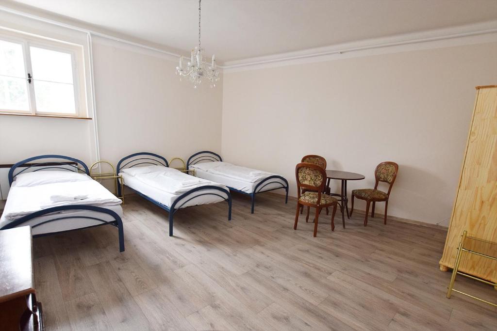 Postel nebo postele na pokoji v ubytování Penzion Klášter