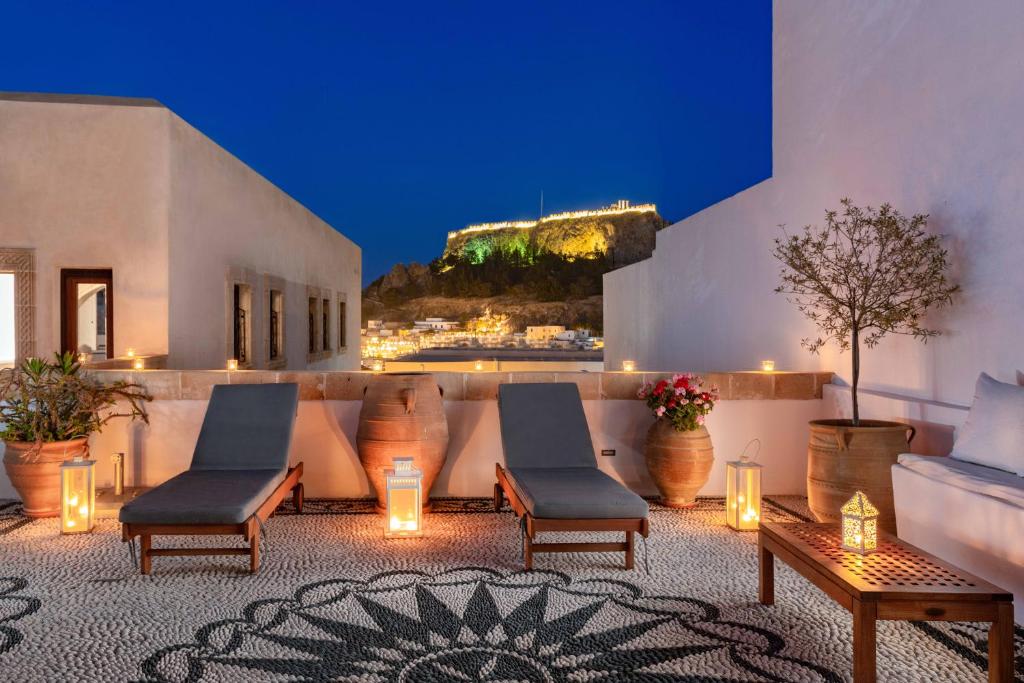 Χώρος καθιστικού στο Villa Eleni with Hot Tub and Acropolis View