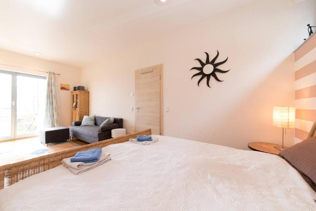 Rhönhaus mit Kreuzbergblick - 3