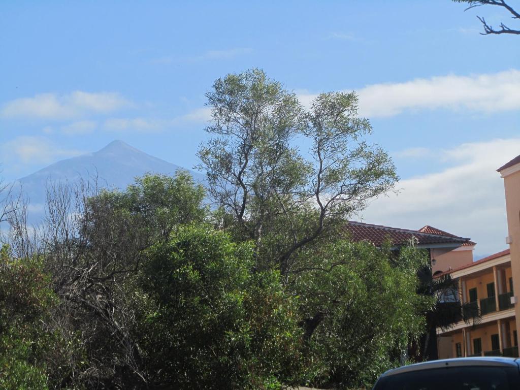A general mountain view or a mountain view taken from Az apartmant
