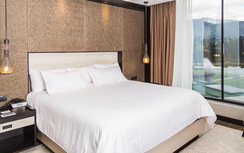 Postel nebo postele na pokoji v ubytování Eb Hotel By Eurobuilding Quito Airport