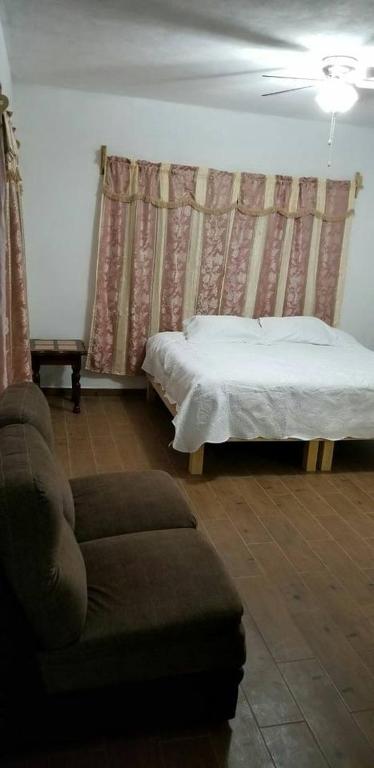 Postel nebo postele na pokoji v ubytování Cabañas villa de San Miguel