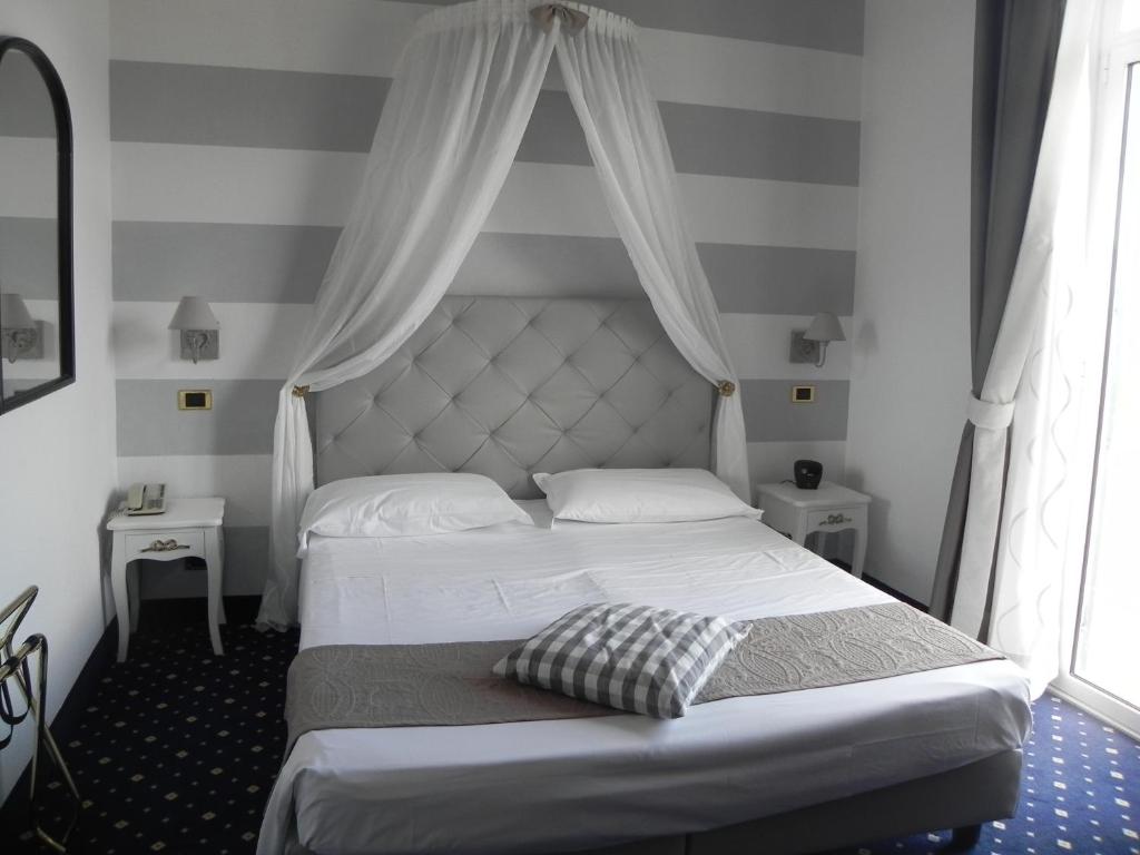 Postel nebo postele na pokoji v ubytování Hotel Helios