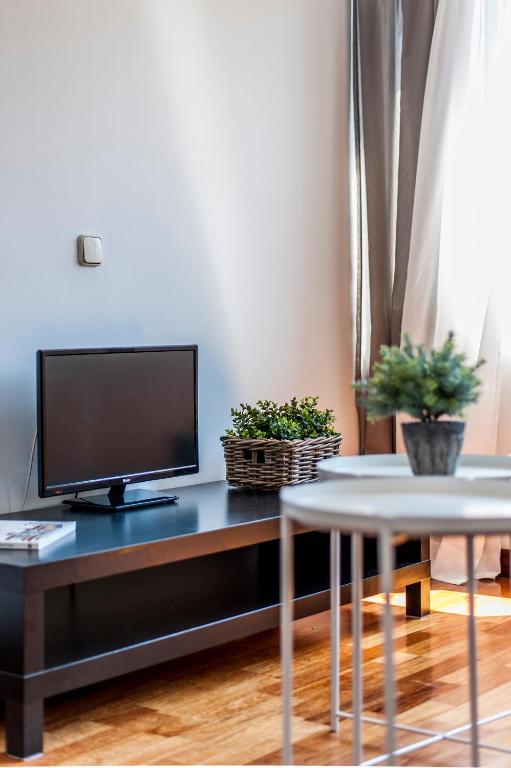 A television and/or entertainment centre at Retiro II - Tranquilidad y Estilo en el Centro
