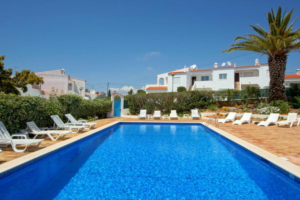 a villa with a swimming pool and a resort at Casa Silver in Carvoeiro