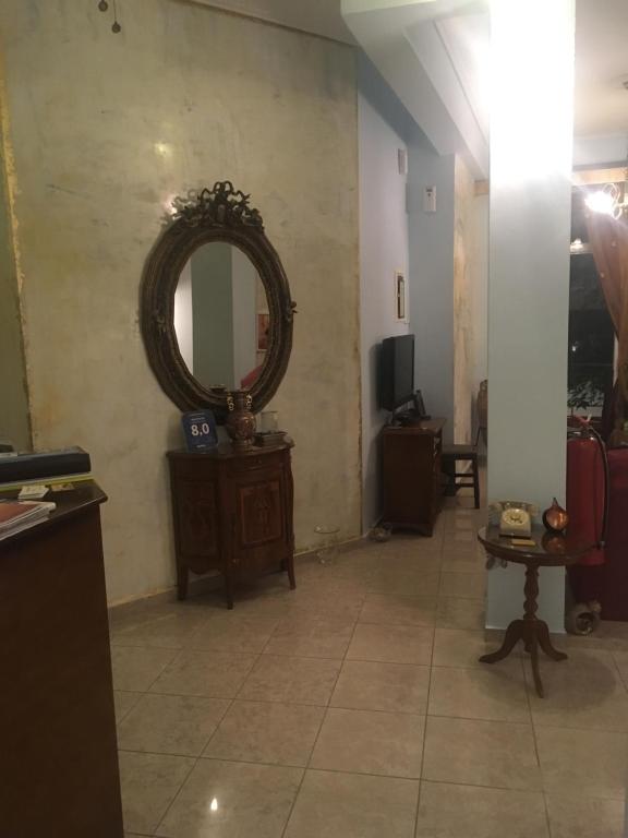 TV a/nebo společenská místnost v ubytování Hotel George