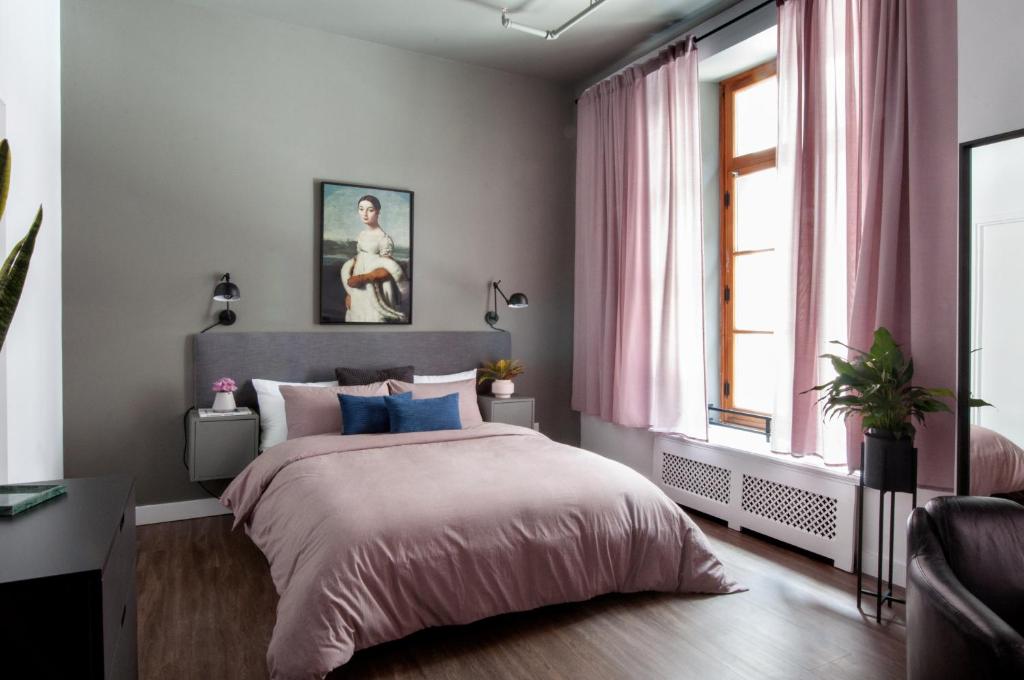 سرير أو أسرّة في غرفة في Maison Saint-Vincent By Maisons & co