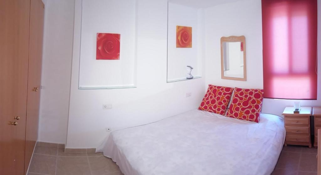 A bed or beds in a room at Apart. en Calpe a 150m. de la playa