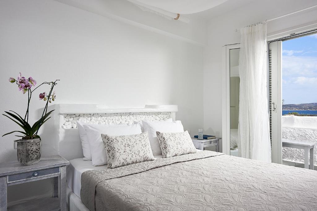 Postel nebo postele na pokoji v ubytování Milos Hotel