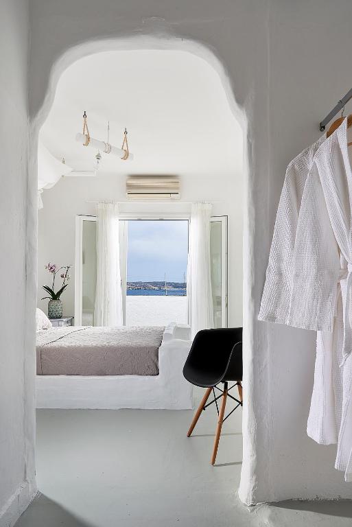 Postel nebo postele na pokoji v ubytování Milos Hotel