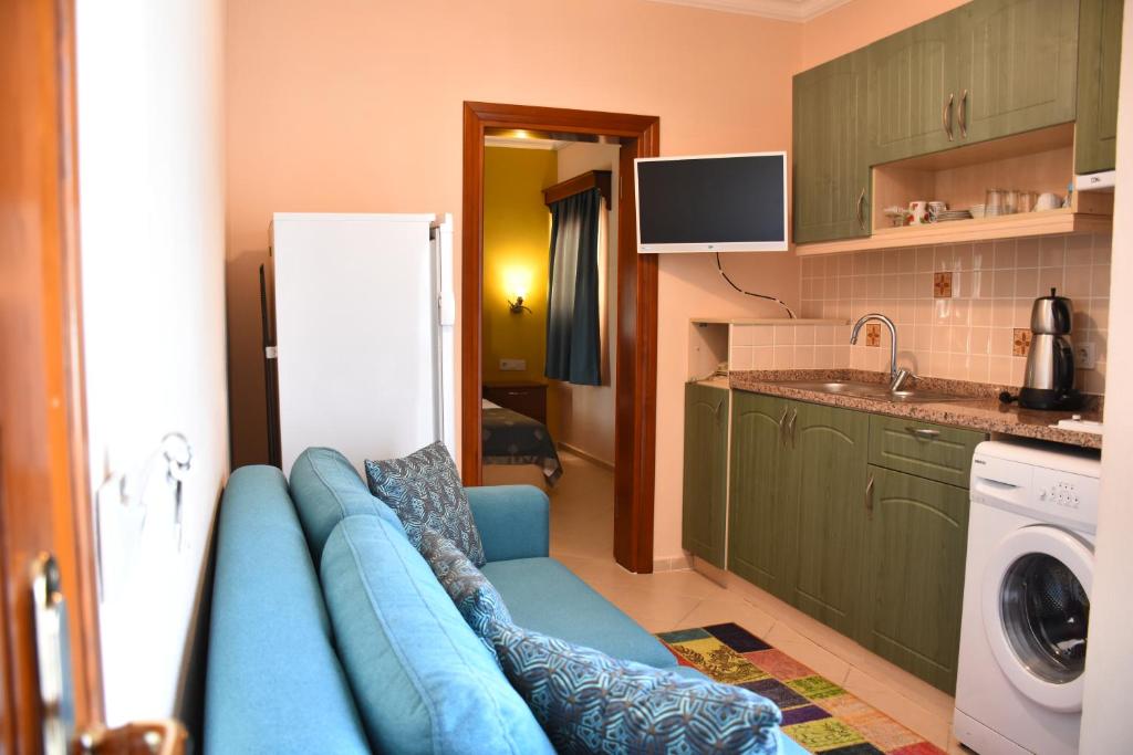 Kuchyň nebo kuchyňský kout v ubytování Aybey Apart Hotel