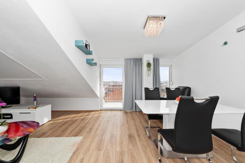 Televízia a/alebo spoločenská miestnosť v ubytovaní Apartment Nikola