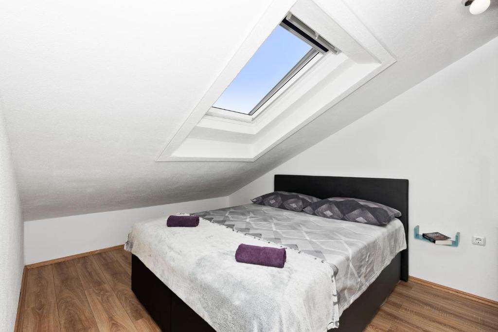 Posteľ alebo postele v izbe v ubytovaní Apartment Nikola