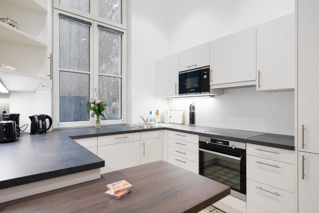 A kitchen or kitchenette at GRAND SOHO II Apartment Vienna