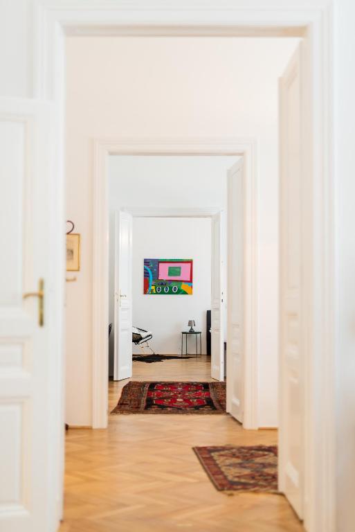 A television and/or entertainment centre at GRAND SOHO II Apartment Vienna