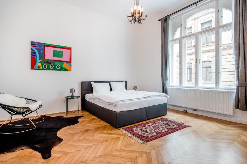 A bed or beds in a room at GRAND SOHO II Apartment Vienna